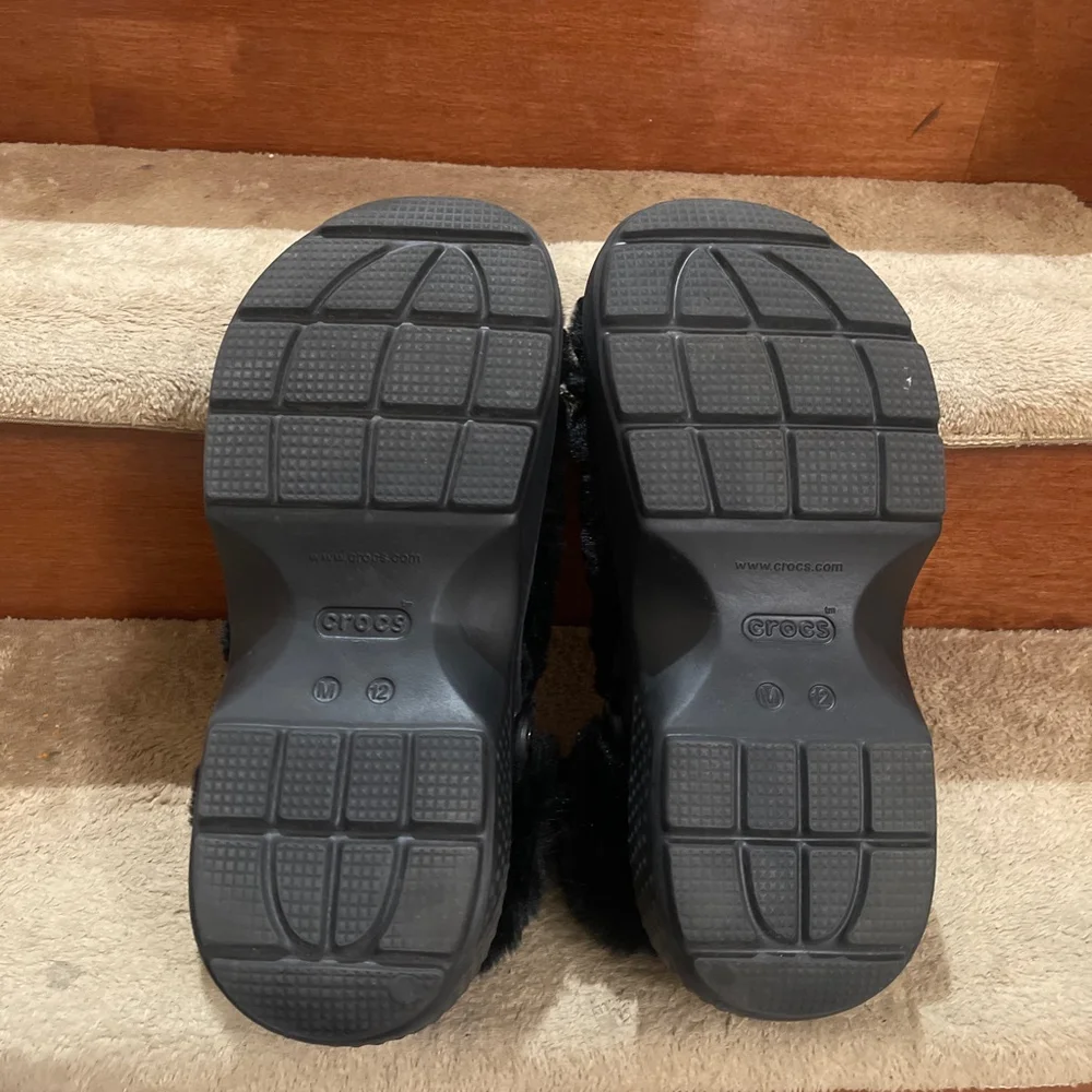 NWOT Crocs Stomp Quilted Black Faux Fur Lined Platform Mules & Clogs Men Size 12